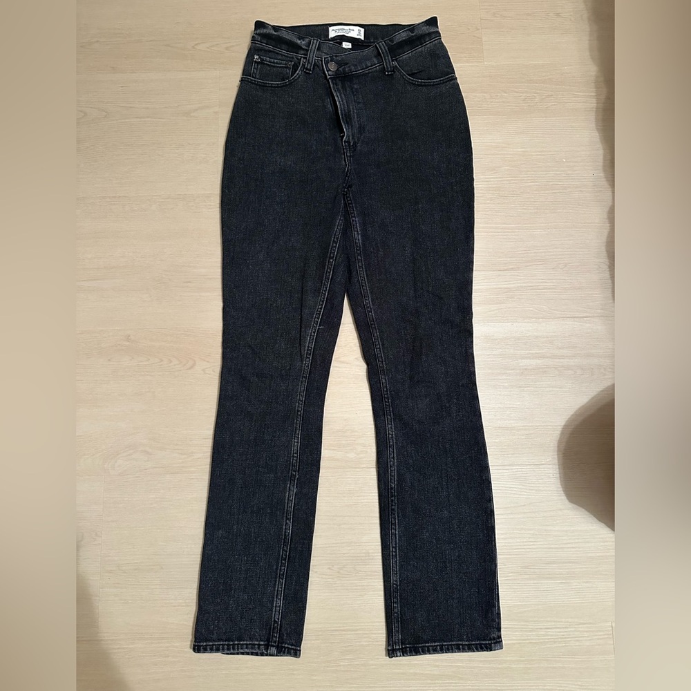 Abercrombie&Fitch 90’s Slim Straight Ultra High Rise Crossover Waist Black Jeans